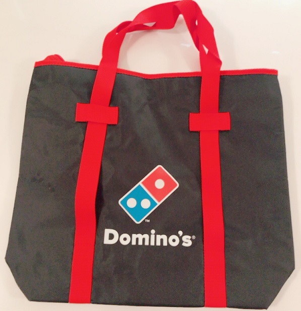 グランドセール ドミノピザ専用のピザを入れる保温バッグです 横にしたまま持ち手が変えられます