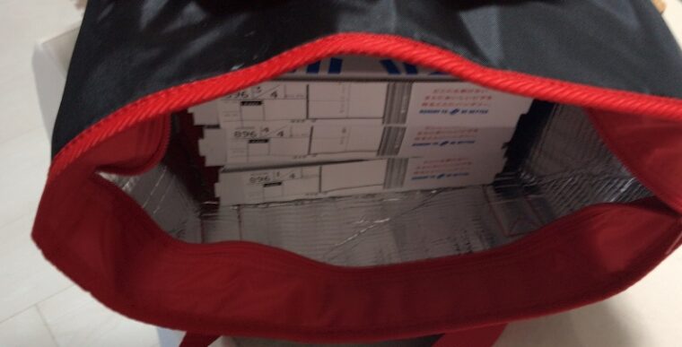 グランドセール ドミノピザ専用のピザを入れる保温バッグです 横にしたまま持ち手が変えられます