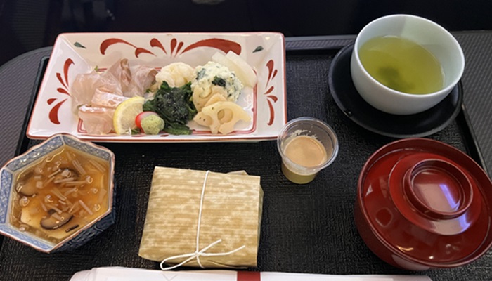 エアバスA350-1000のビジネスクラスの和食